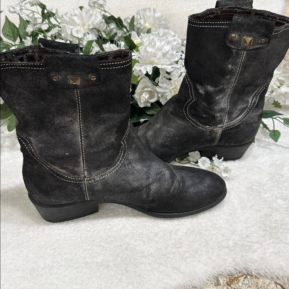 Handcrafted leather boots